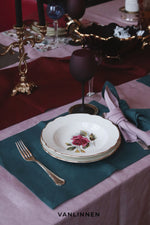Charger l'image dans la galerie, Chemin de table en lin brut couleur bordeaux
