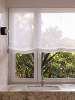 Afbeelding in Gallery-weergave laden, Linen Roman Blinds in off-white tulle with black piping
