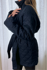 Load image into Gallery viewer, Multiseason linen quilted jacket in Dark Night colour
