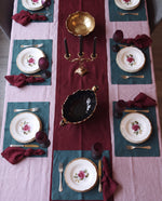 Charger l'image dans la galerie, Chemin de table en lin brut couleur bordeaux

