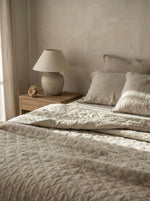 Afbeelding in Gallery-weergave laden, Quilted 100% linen bedspread (duvet) in Natural colour
