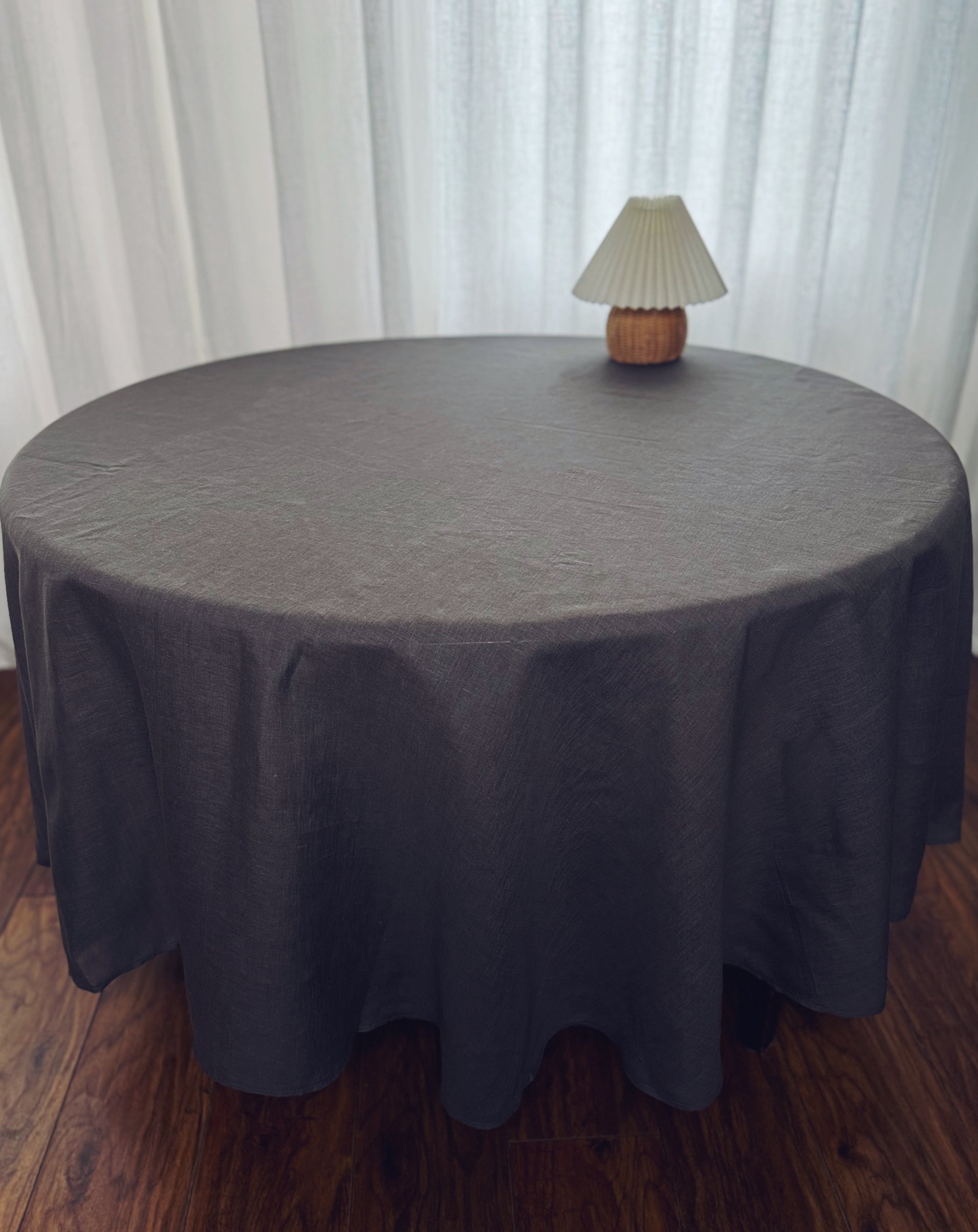 Round tablecloth from graphite linen