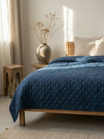 Afbeelding in Gallery-weergave laden, Quilted 100% linen bedspread (duvet) in Dark Night colour
