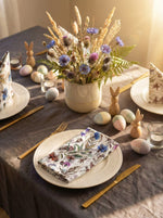 Afbeelding in Gallery-weergave laden, Easter table - Linen napkins in Garden Flowers, set of 4pcs
