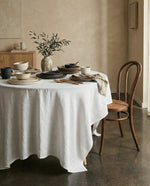 Afbeelding in Gallery-weergave laden, Tafelkleed van 100% linnen – wit, rond, 218 cm
