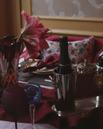 Charger l'image dans la galerie, Chemin de table en lin brut couleur bordeaux
