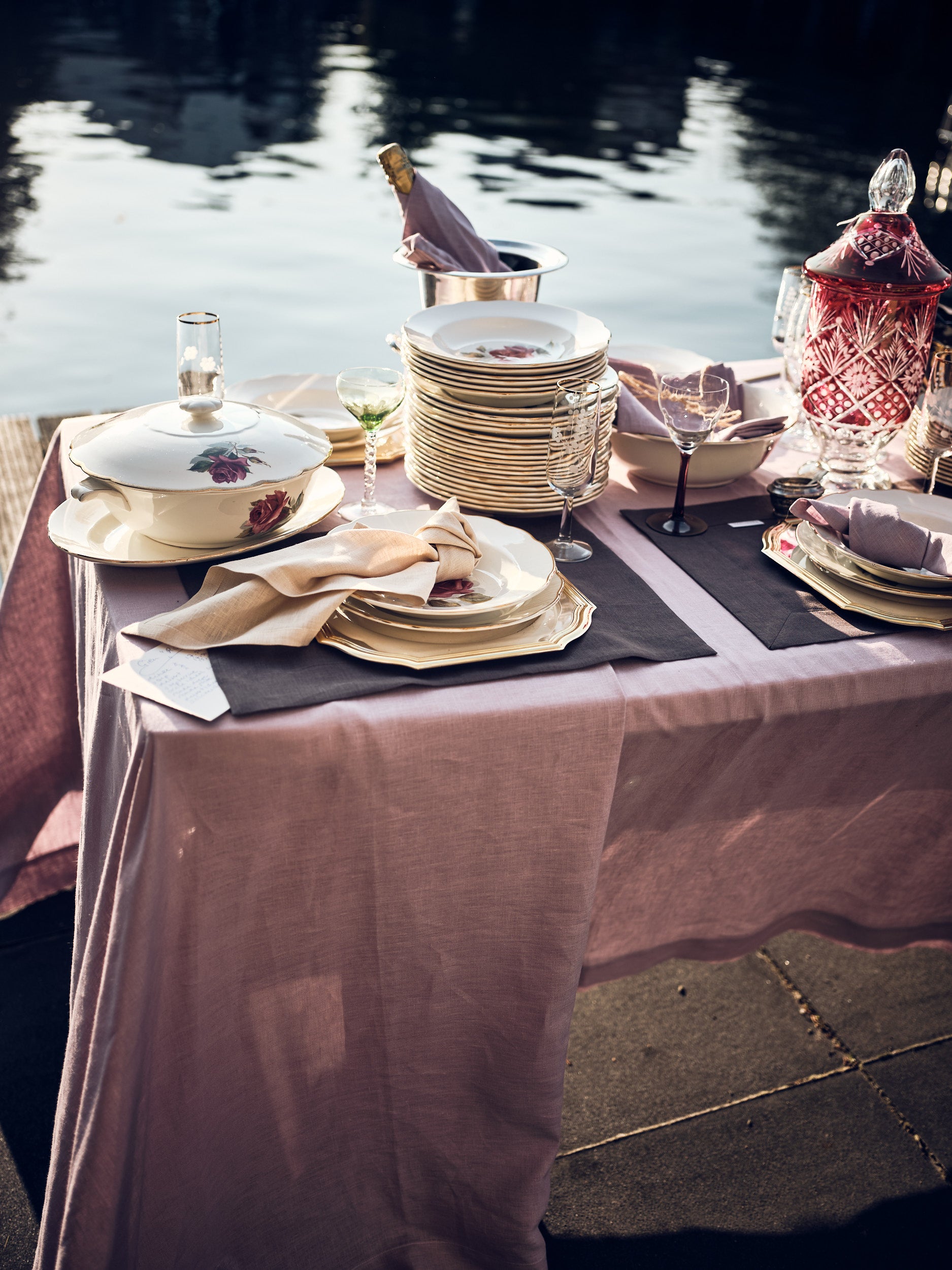 Linen table placemat in graphite