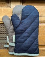 Load image into Gallery viewer, Linen oven mittens in Dark night &amp; Cocoa 1 pcs.
