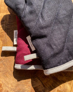 Load image into Gallery viewer, Linen oven mittens in Burgundy &amp; Black 1 pcs.
