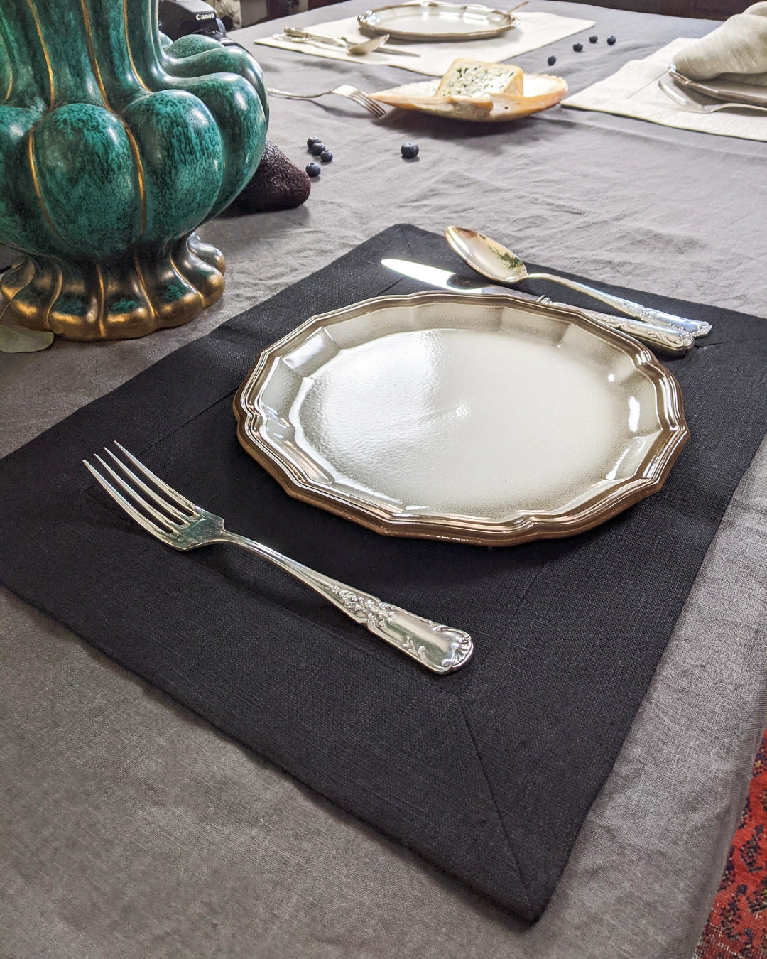 Linen table placemat in black